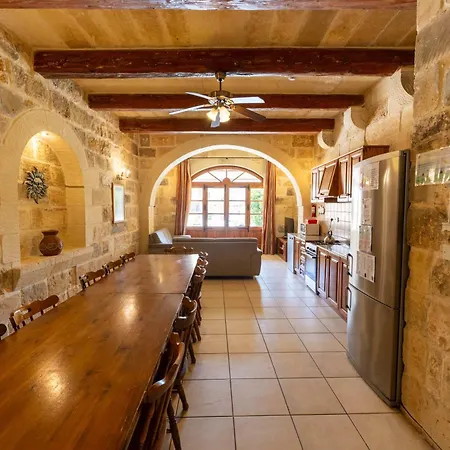 5bdr With Pool By Pmi Malta