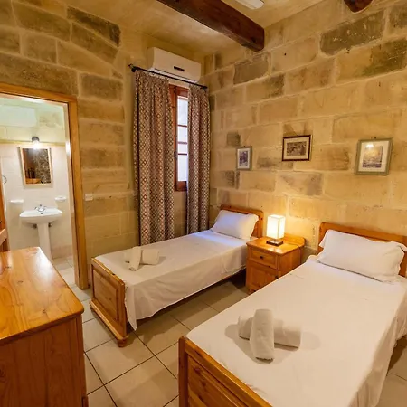 5bdr With Pool By Pmi Malta *